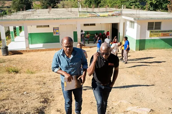 Dr. Lambert on a visit to the Zanmi Lasante-supported Cerca-La-Source Health Center in Haiti in January 2025. Photo by Thierry Bozile / PIH