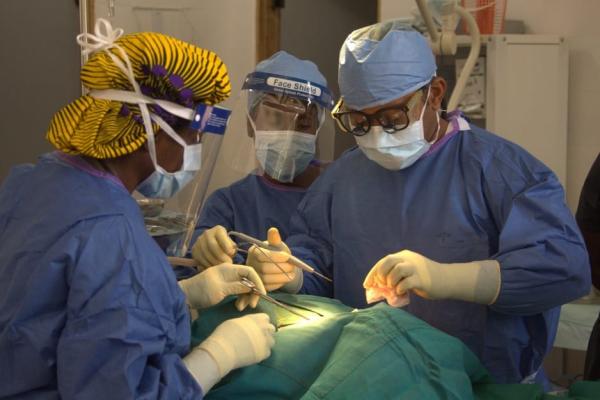 Surgeons operating in Liberia