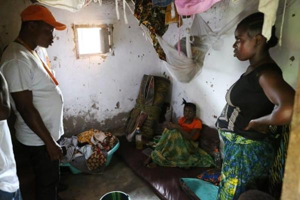 CHW visits home in Liberia. 