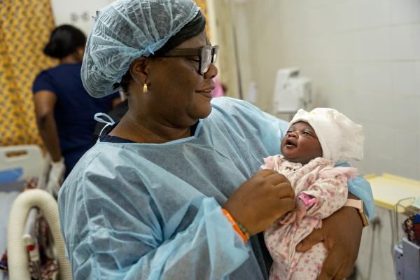 Sister Patricia Efe Azikiwe, holds Sia Fengai’s newborn baby shortly after birth