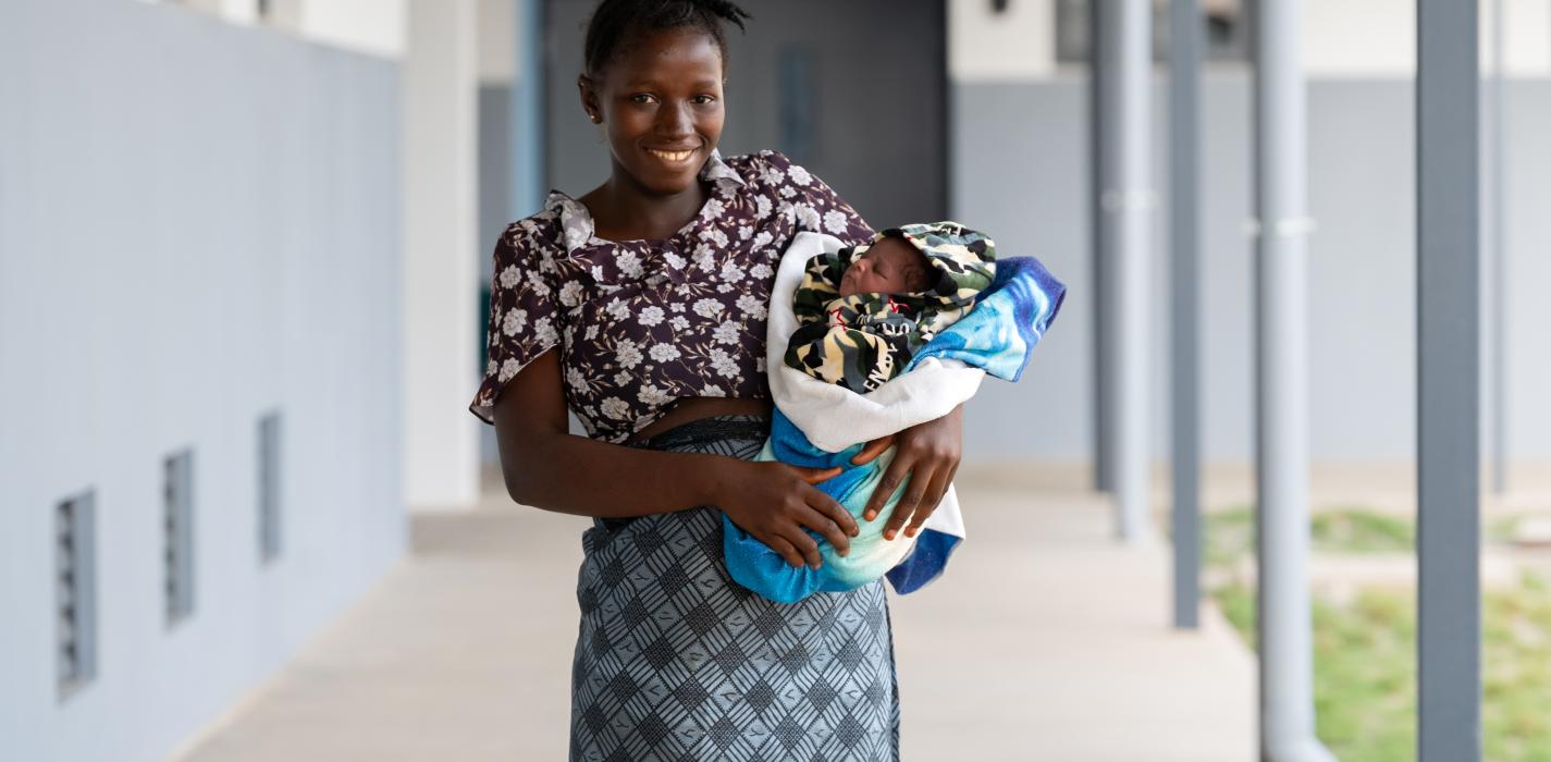 Fatu Mansaray holds her newborn baby.