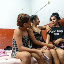 N., Paloma, and Daniela, tenants of “El Muro”, have found community with one another, facing the difficulties that arise at work and in everyday life together.