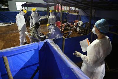 PIH Sierra Leone staff at the Maforki Ebola Treatment Unit in January 2015.
