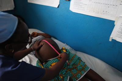 Midwife with pregnant patient