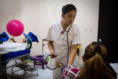 Nurse in Mexico with a pregnant mother
