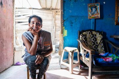 Susana Gamboa, one of the 22 community health workers trained in Healthy Thinking, conducting a home visit.