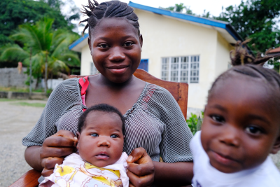 Naomi Williams pictured with her daughter, Ade. When Naomi suffered eclampsia and postpartum hemorrhage, clinicians at Koidu Government Hospital in Sierra Leone saved her life.