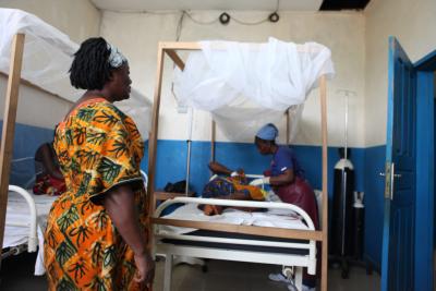 Midwife with pregnant patient