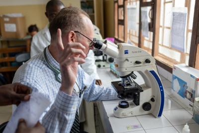 Dr. Paul Farmer visits the Koidu Government Hospital (KGH) laboratory to look at samples for the two patients he was helping consult on.