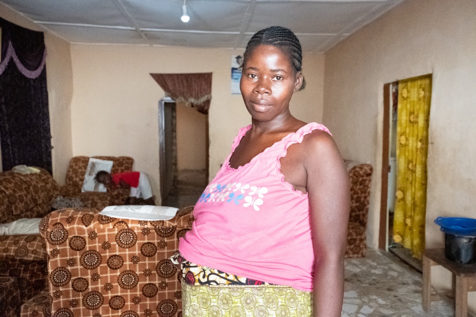 Mariama Alieu, 30, was pregnant with her fifth child when she learned that she was positive for hepatitis B. She was among the first patients treated at a new hepatitis B clinic at PIH-supported Koidu Government Hospital in Kono District, Sierra Leone. (Photos by Emma Minor / Partners In Health)